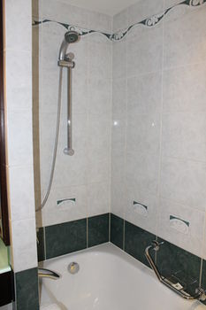 Deep Soaking Bathtub